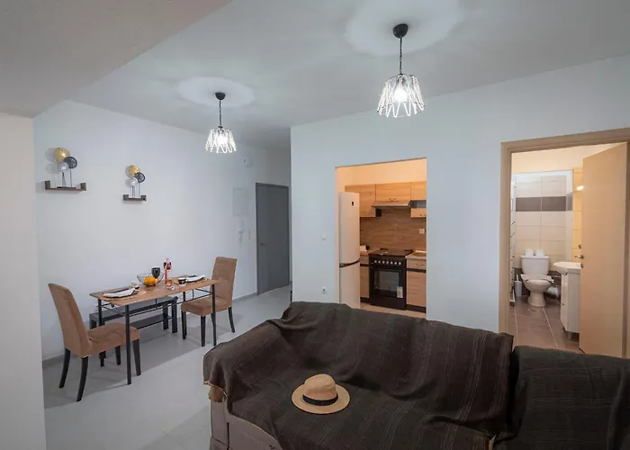 Cinema Flat By Rentalspro - Halkidiki Apartament