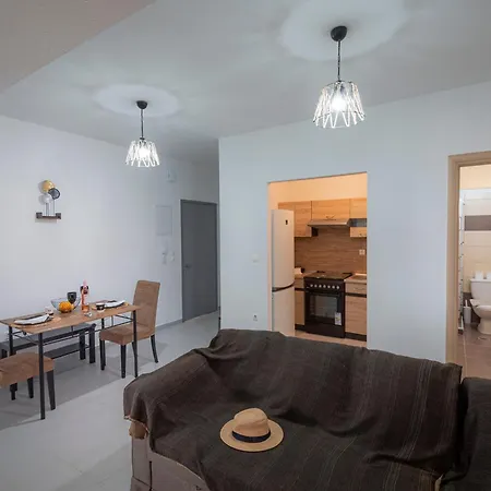 Cinema Flat By Rentalspro - Halkidiki شقة
